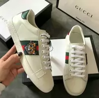 baskets paire de chaussures gucci femmes cowhide tiger head white